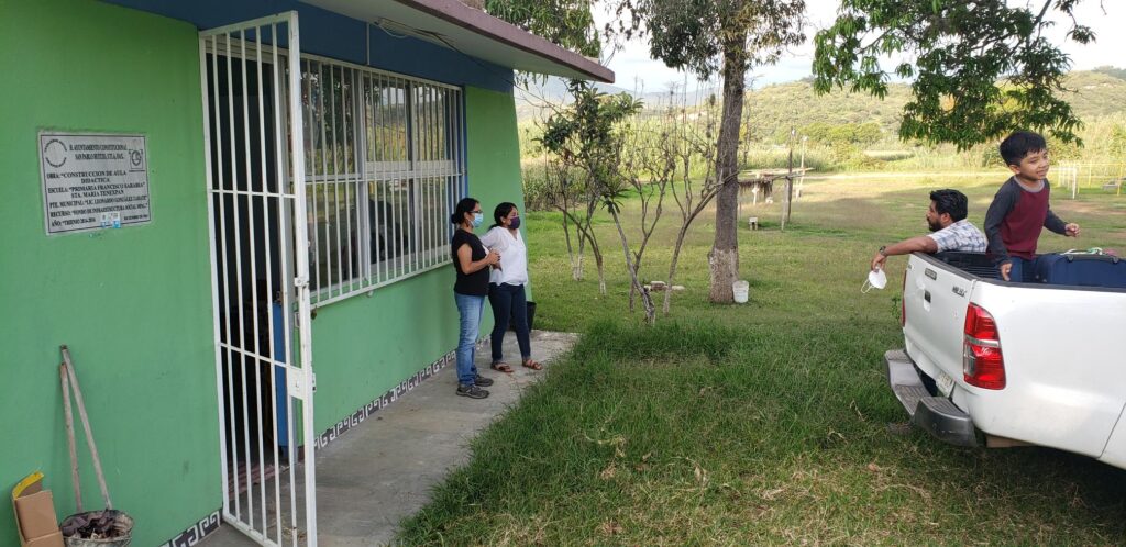 Donacion de Libros para las Bibliotecas comunitarias de Oaxaca
