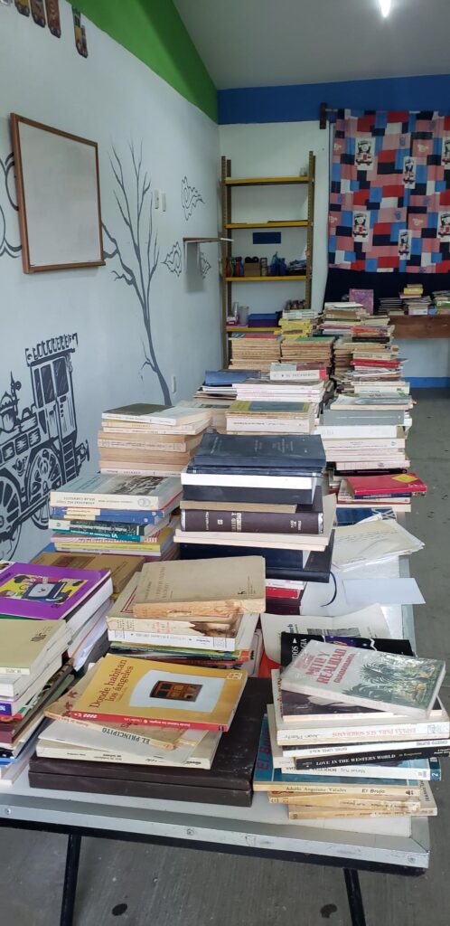Donacion de Libros para las Bibliotecas comunitarias de Oaxaca